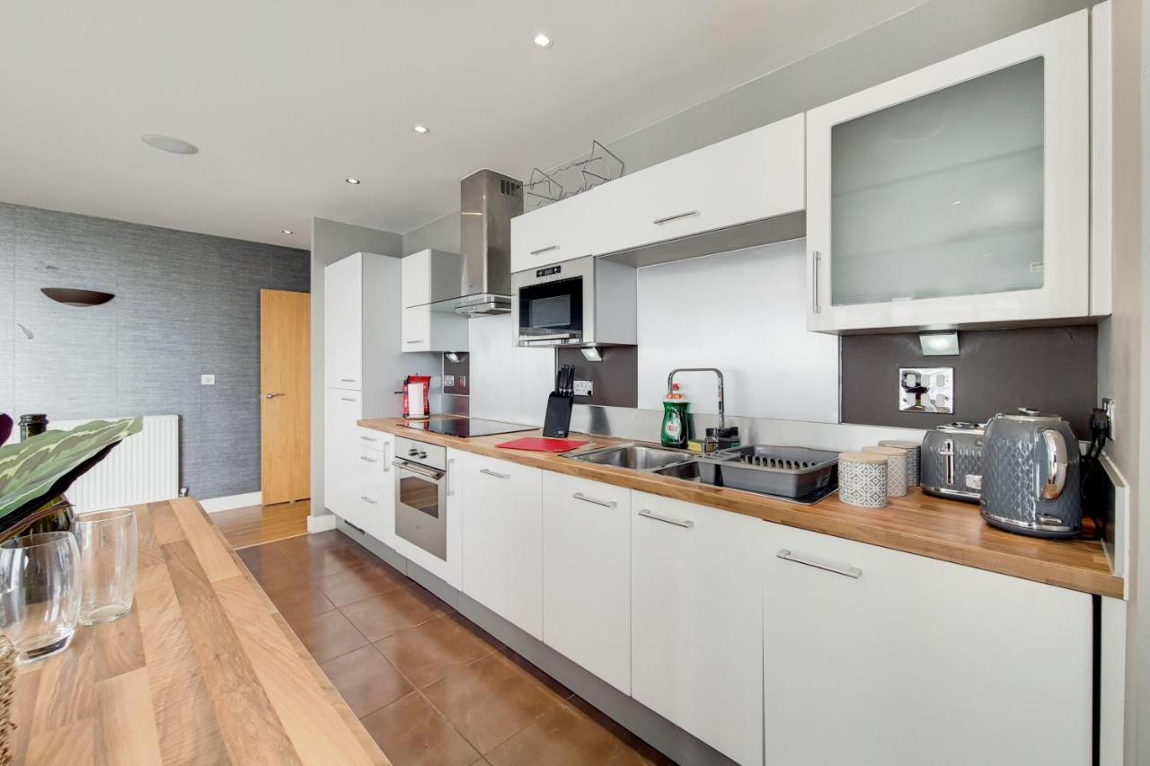 Deluxe Three Bedroom Apartment By London Excel Stays Exterior foto
