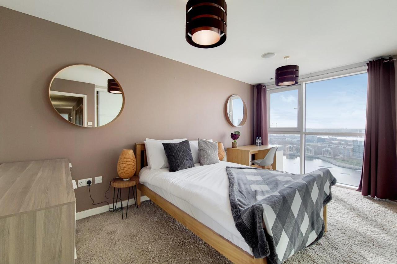 Deluxe Three Bedroom Apartment By London Excel Stays Exterior foto
