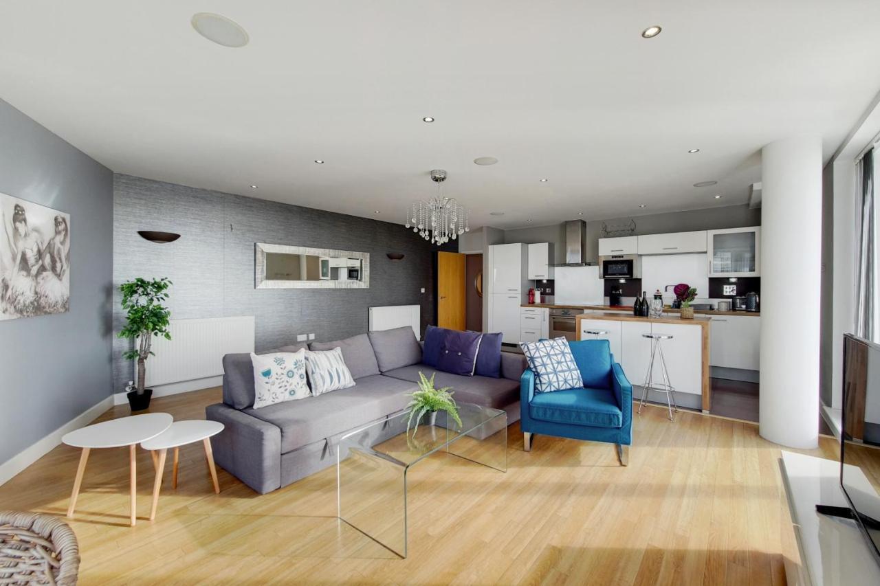 Deluxe Three Bedroom Apartment By London Excel Stays Exterior foto